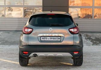 Подержанный автомобиль Renault Kaptur 2016 года (6 фото)