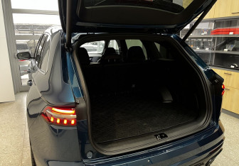 Подержанный автомобиль Geely Monjaro 2023 года (15 фото)