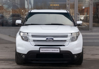 Подержанный автомобиль Ford Explorer 2014 года (2 фото)