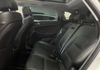 Подержанный автомобиль Hyundai Tucson 2015 года (15 фото)