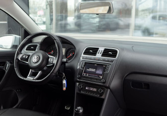 Подержанный автомобиль Volkswagen Polo Sedan 2018 года (10 фото)