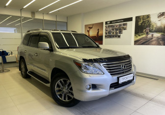 Подержанный автомобиль Lexus LX 2010 года (3 фото)