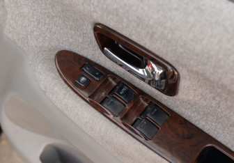 Подержанный автомобиль Toyota Nadia 1999 года (15 фото)