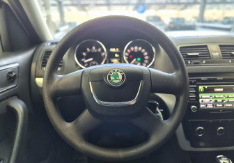 Подержанный автомобиль Skoda Yeti 2013 года (9 фото)