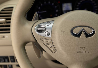 Подержанный автомобиль Infiniti FX 2012 года (12 фото)