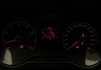 Подержанный автомобиль Volkswagen Polo Sedan 2014 года (8 фото)