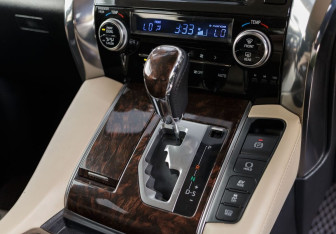 Подержанный автомобиль Toyota Alphard 2018 года (15 фото)