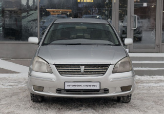 Подержанный автомобиль Toyota Premio 2003 года (2 фото)