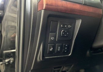 Подержанный автомобиль Toyota Land Cruiser Prado 2017 года (22 фото)