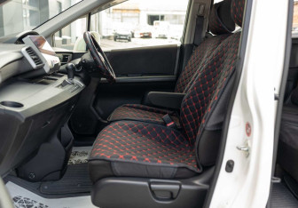 Подержанный автомобиль Honda Freed 2012 года (20 фото)