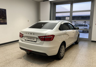Подержанный автомобиль LADA (ВАЗ) Vesta Sedan 2018 года (5 фото)