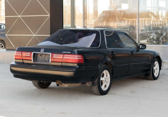 Подержанный автомобиль Honda Inspire 1992 года (5 фото)