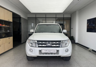 Подержанный автомобиль Mitsubishi Pajero 2014 года (2 фото)