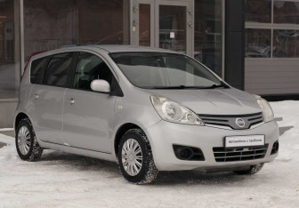 Подержанный автомобиль Nissan Note 2012 года (3 фото)