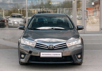 Подержанный автомобиль Toyota Corolla Sedan 2013 года (2 фото)