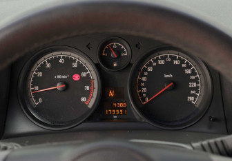 Подержанный автомобиль Opel Astra Hatchback 2006 года (13 фото)