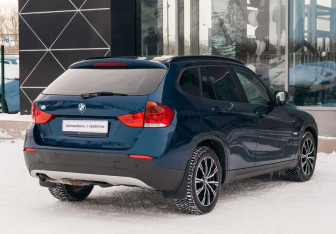 Подержанный автомобиль BMW X1 2011 года (5 фото)