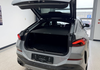 Подержанный автомобиль BMW X6 M 2024 года (8 фото)