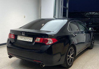 Подержанный автомобиль Honda Accord Sedan 2010 года (4 фото)