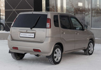 Подержанный автомобиль Suzuki Swift Hatchback 2004 года (5 фото)