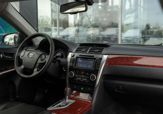 Подержанный автомобиль Toyota Camry Sedan 2012 года (10 фото)