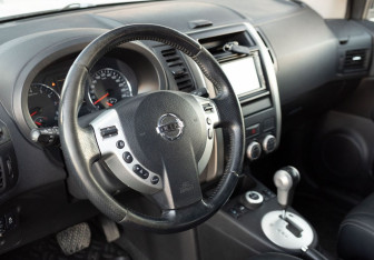 Подержанный автомобиль Nissan X-Trail 2011 года (11 фото)
