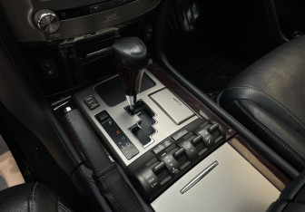 Подержанный автомобиль Lexus LX 2013 года (13 фото)