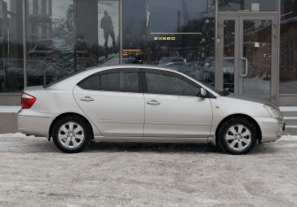 Подержанный автомобиль Toyota Premio 2003 года (4 фото)