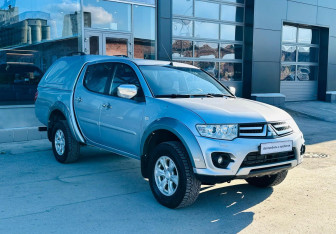 Подержанный автомобиль Mitsubishi L200 2015 года (14 фото)