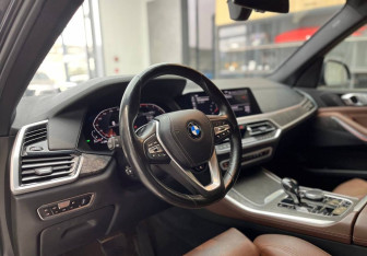 Подержанный автомобиль BMW X5 2019 года (8 фото)