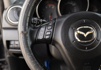 Подержанный автомобиль Mazda 3 Hatchback 2005 года (12 фото)