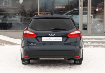 Подержанный автомобиль Ford Focus Wagon 2012 года (6 фото)