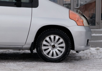 Подержанный автомобиль Honda Mobilio 2002 года (9 фото)