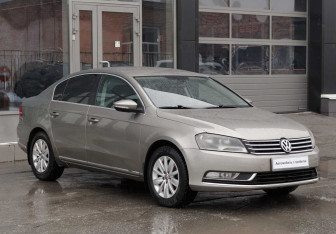 Подержанный автомобиль Volkswagen Passat Sedan 2012 года (3 фото)