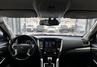 Подержанный автомобиль Mitsubishi Pajero Sport 2021 года (9 фото)