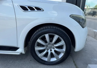Подержанный автомобиль Infiniti QX56 2012 года (11 фото)