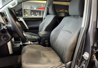 Подержанный автомобиль Toyota Land Cruiser Prado 2011 года (15 фото)