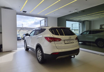 Подержанный автомобиль Hyundai Santa Fe 2015 года (6 фото)