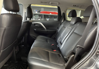 Подержанный автомобиль Mitsubishi Pajero Sport 2021 года (15 фото)