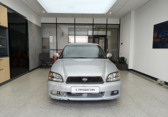 Подержанный автомобиль Subaru Legacy Sedan 2001 года (2 фото)