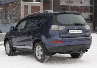 Подержанный автомобиль Mitsubishi Outlander 2007 года (7 фото)