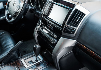 Подержанный автомобиль Toyota Land Cruiser Suv 2012 года (26 фото)