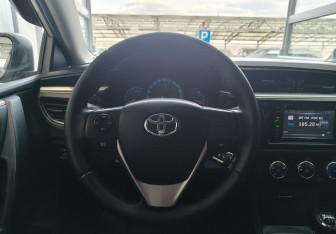 Подержанный автомобиль Toyota Corolla Sedan 2013 года (6 фото)