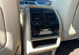 Подержанный автомобиль BMW X7 2019 года (10 фото)