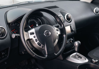 Подержанный автомобиль Nissan Qashqai+2 2013 года (11 фото)