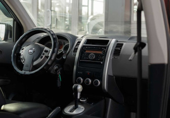 Подержанный автомобиль Nissan X-Trail 2007 года (10 фото)