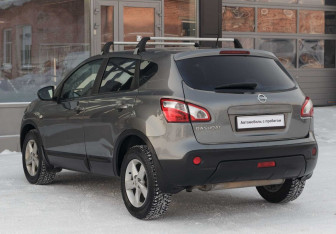 Подержанный автомобиль Nissan Qashqai 2012 года (7 фото)