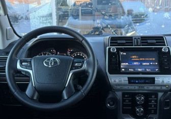 Подержанный автомобиль Toyota Land Cruiser Prado 2018 года (14 фото)