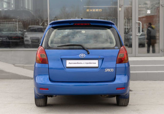 Подержанный автомобиль Toyota Corolla Spacio 2002 года (6 фото)
