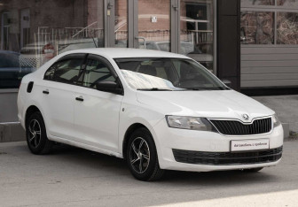 Подержанный автомобиль Skoda Rapid Liftback 2017 года (3 фото)